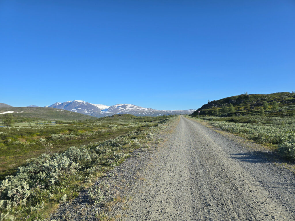 Grusväg mellan Sitasjaure och Ritsem.
