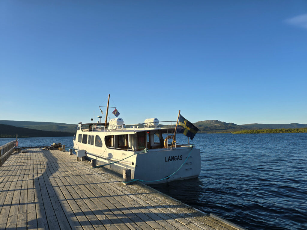 STF båt Langas vid bryggan i Saltoloukta