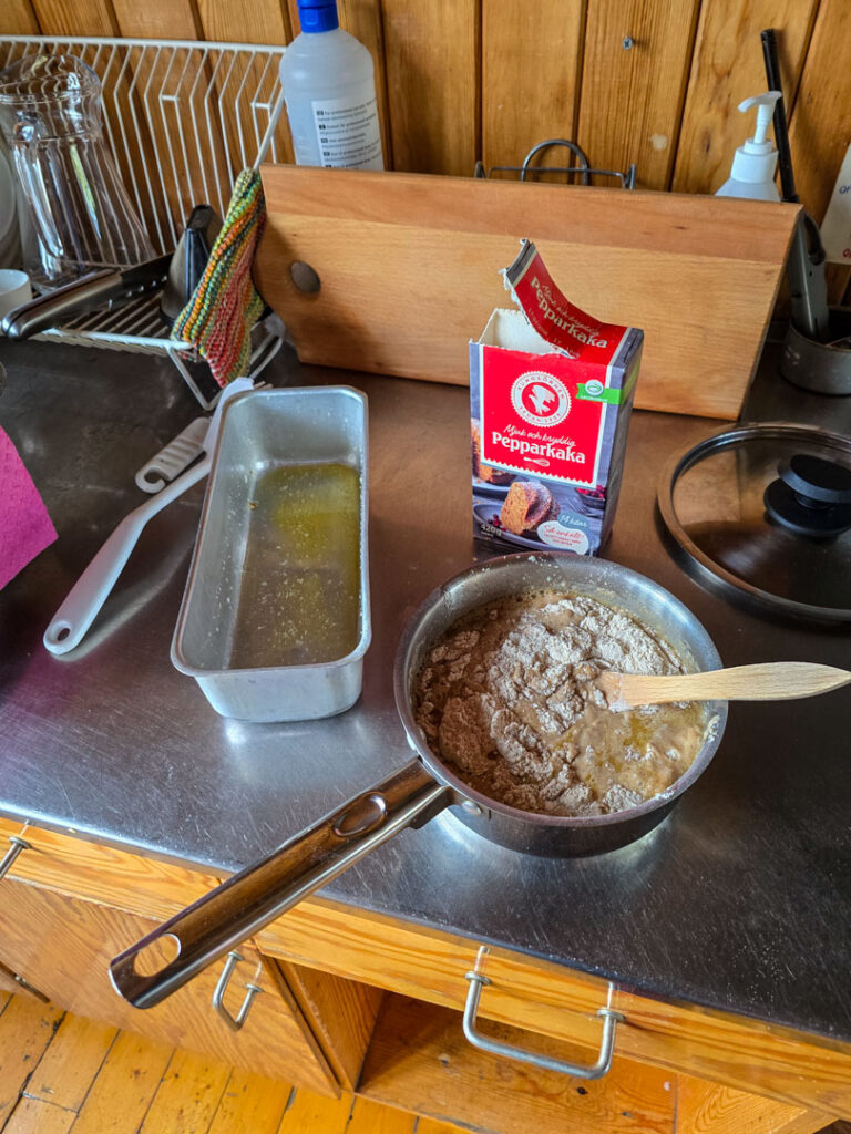 Baka mjuk pepparkaka i STF fjällstuga