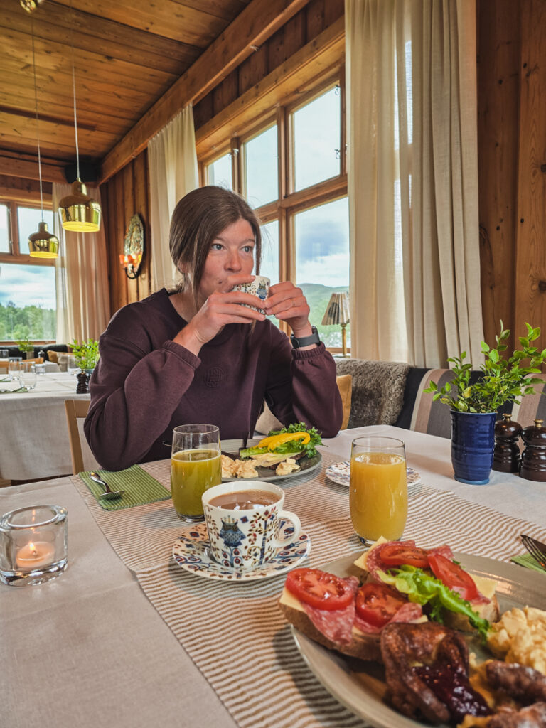 Frukost på Fjällnäs hotell i Funäsfjällen