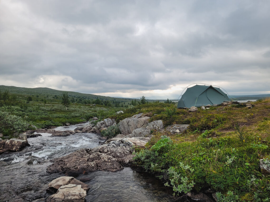 Tälta på Kungsleden mellan Tärnasjöstugan och Servestugan