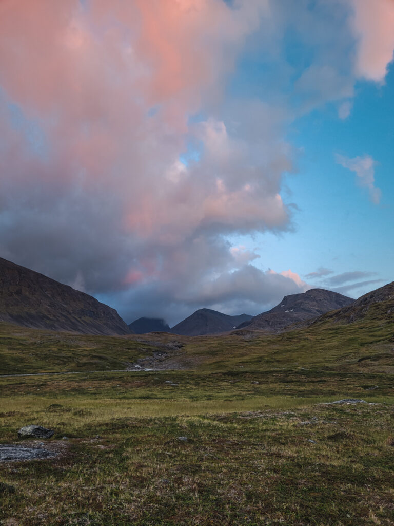 Kungsleden mellan Alesjaure och Tjäktja